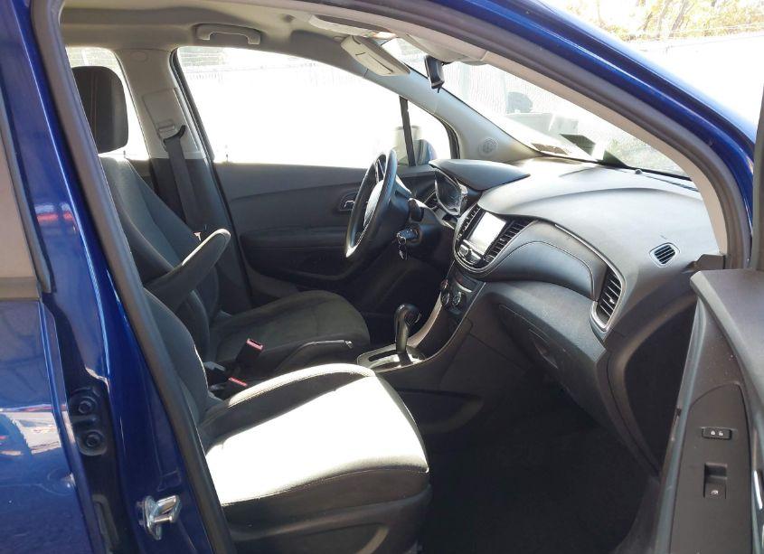 Photo 5 of 2017 Chevrolet Trax LS (VIN 3GNCJKSB2HL179278)