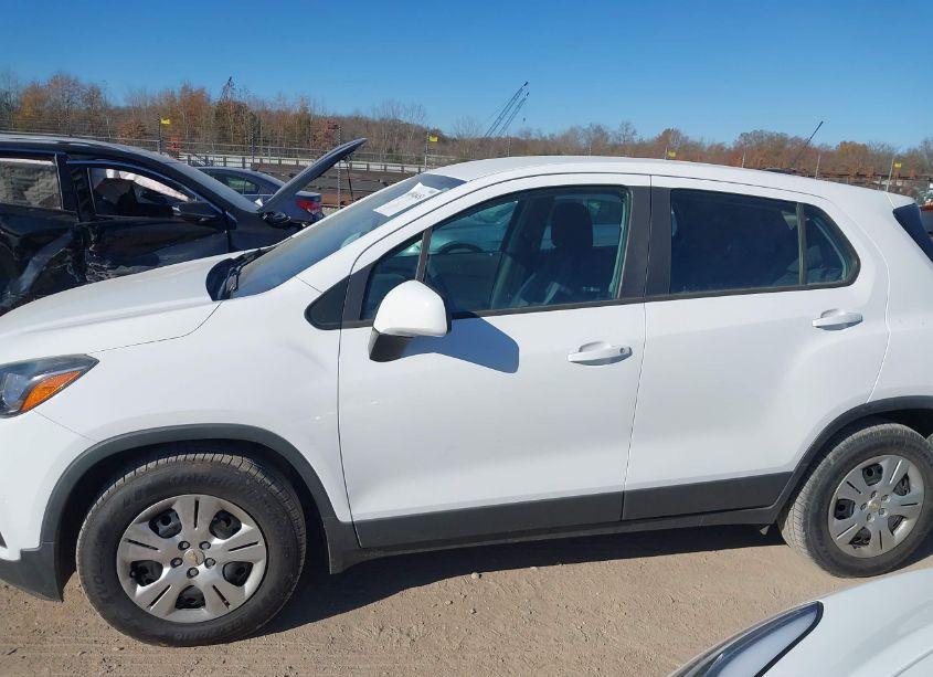 Photo 14 of 2017 Chevrolet Trax LS (VIN 3GNCJKSB2HL257221)
