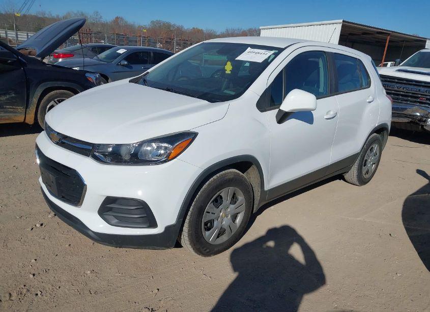 Photo 2 of 2017 Chevrolet Trax LS (VIN 3GNCJKSB2HL257221)