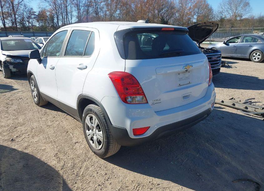 Photo 3 of 2017 Chevrolet Trax LS (VIN 3GNCJKSB2HL257221)