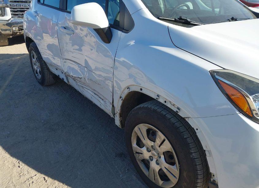 Photo 6 of 2017 Chevrolet Trax LS (VIN 3GNCJKSB2HL257221)