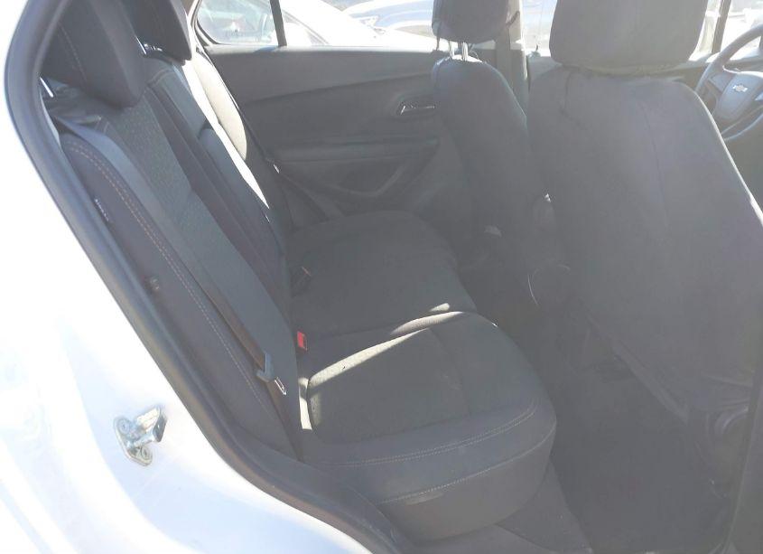 Photo 8 of 2017 Chevrolet Trax LS (VIN 3GNCJKSB2HL257221)