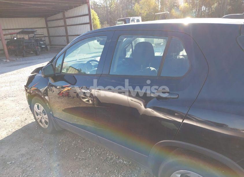 Photo 14 of 2018 Chevrolet Trax LS (VIN 3GNCJKSB2JL316368)