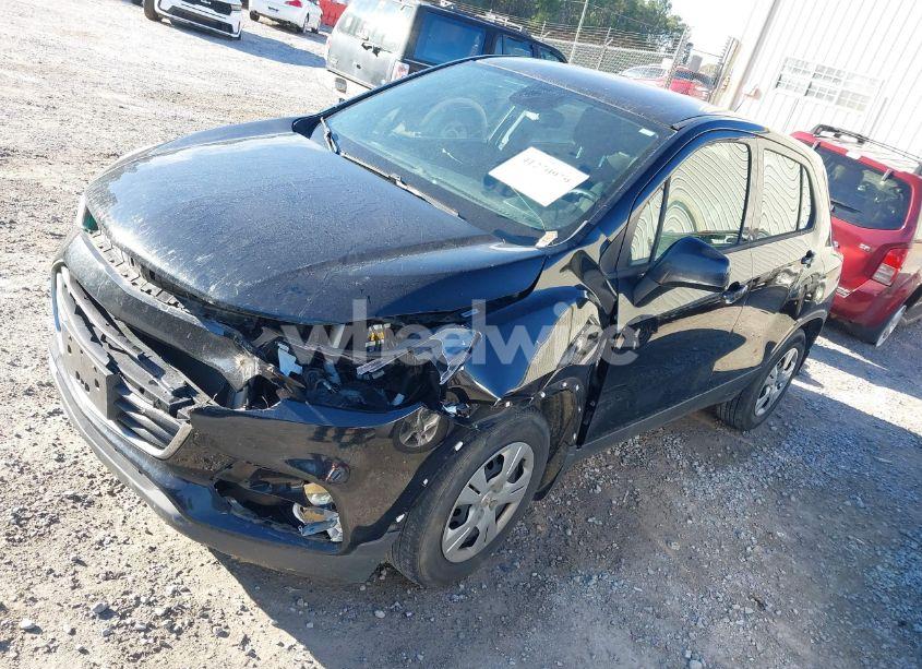 Photo 2 of 2018 Chevrolet Trax LS (VIN 3GNCJKSB2JL316368)
