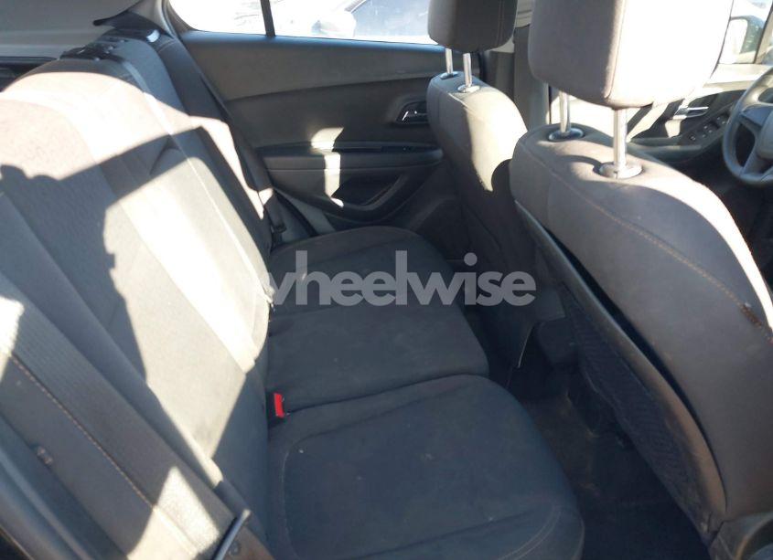 Photo 8 of 2018 Chevrolet Trax LS (VIN 3GNCJKSB2JL316368)