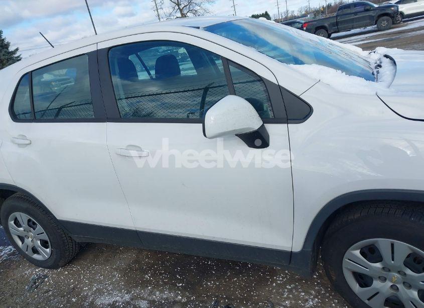 Photo 13 of 2018 Chevrolet Trax LS (VIN 3GNCJKSB2JL388526)