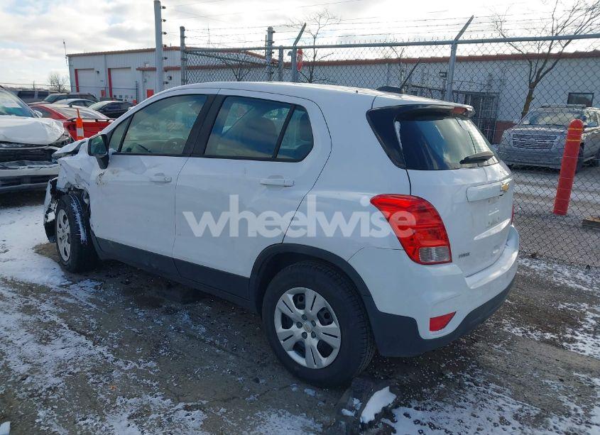 Photo 3 of 2018 Chevrolet Trax LS (VIN 3GNCJKSB2JL388526)