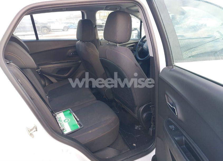 Photo 8 of 2018 Chevrolet Trax LS (VIN 3GNCJKSB2JL388526)