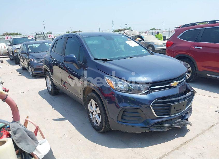 2019 Chevrolet Trax LS (VIN 3GNCJKSB2KL242533) main photo