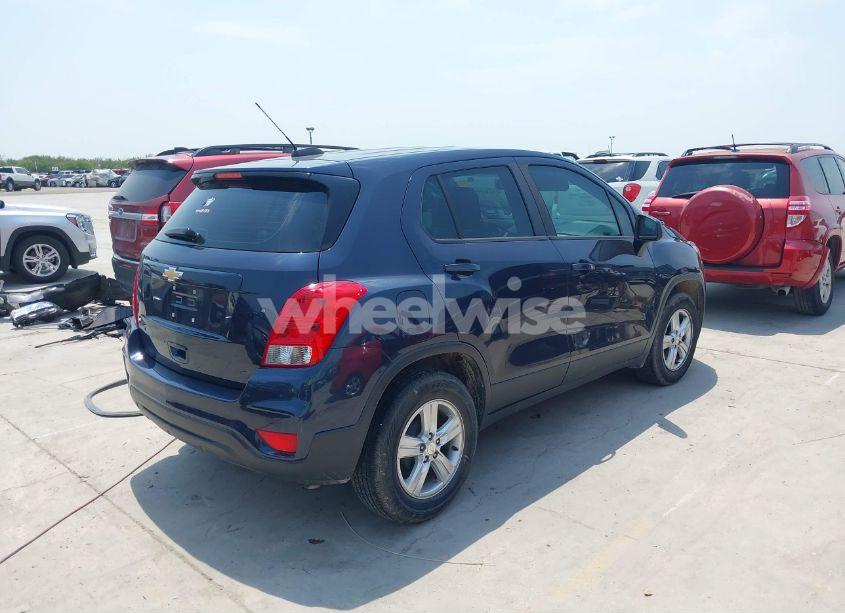 Photo 4 of 2019 Chevrolet Trax LS (VIN 3GNCJKSB2KL242533)