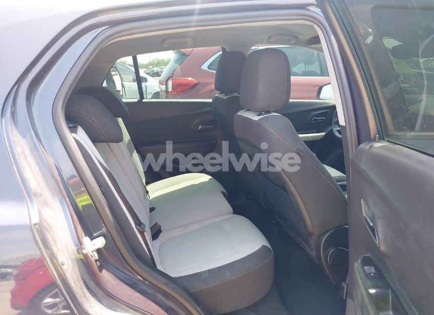 Photo 8 of 2019 Chevrolet Trax LS (VIN 3GNCJKSB2KL242533)