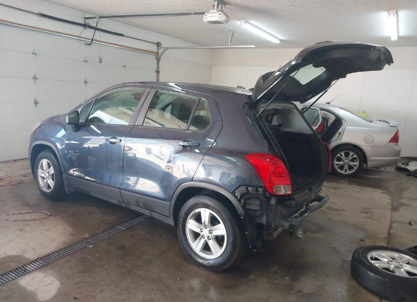 Photo 3 of 2019 Chevrolet Trax LS (VIN 3GNCJKSB2KL291635)