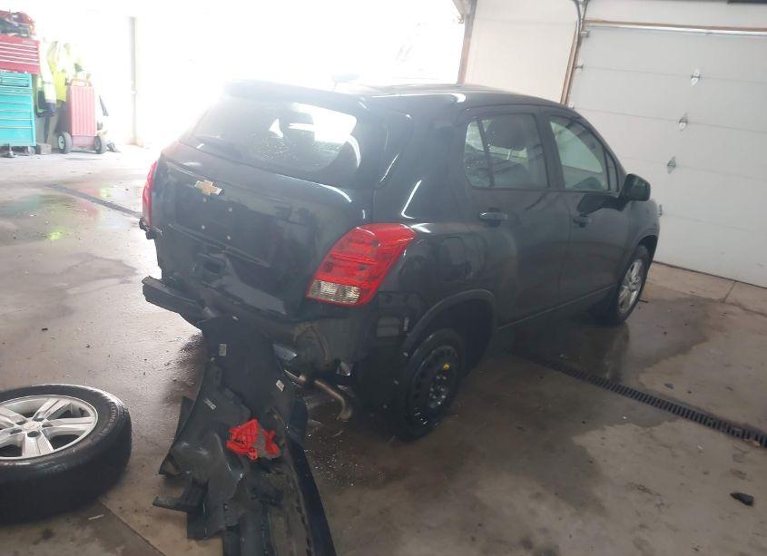 Photo 4 of 2019 Chevrolet Trax LS (VIN 3GNCJKSB2KL291635)