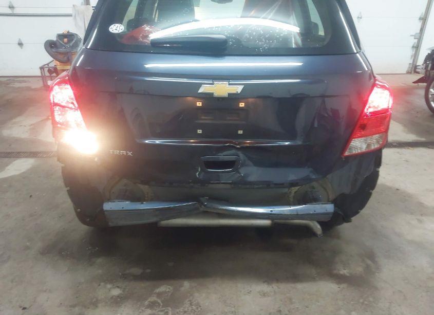 Photo 6 of 2019 Chevrolet Trax LS (VIN 3GNCJKSB2KL291635)
