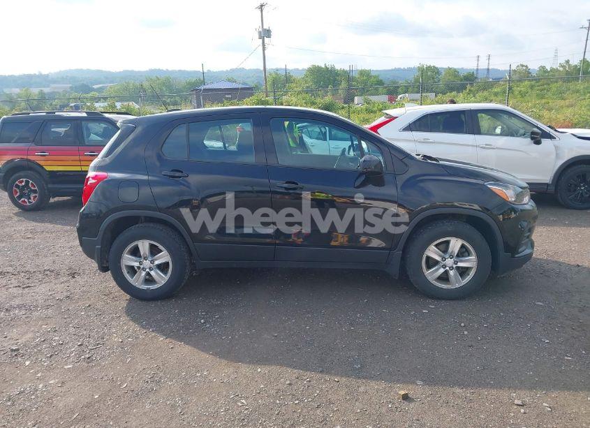 Photo 13 of 2019 Chevrolet Trax LS (VIN 3GNCJKSB2KL314878)