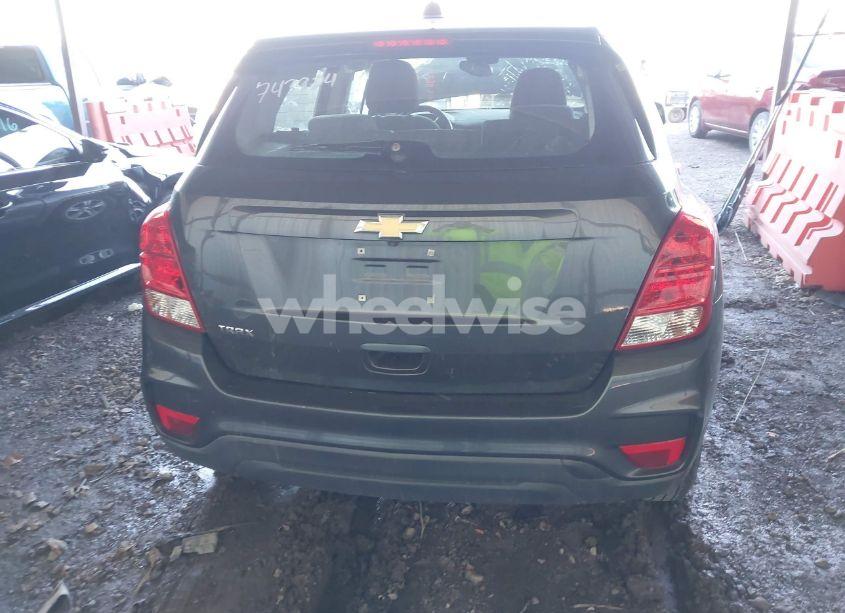Photo 16 of 2019 Chevrolet Trax LS (VIN 3GNCJKSB2KL335875)