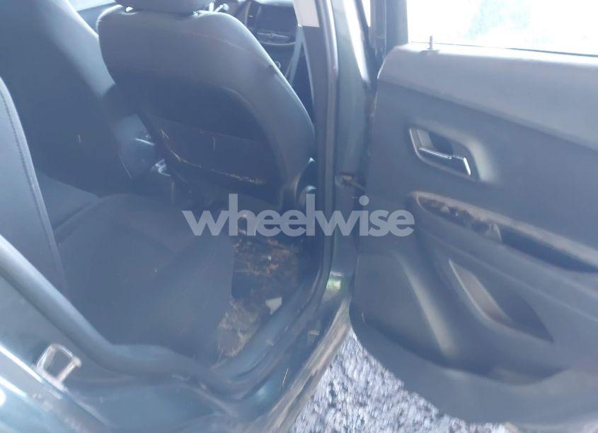 Photo 8 of 2019 Chevrolet Trax LS (VIN 3GNCJKSB2KL335875)