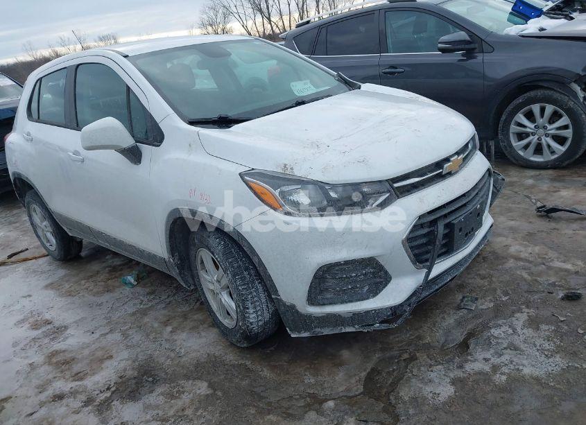 2019 Chevrolet Trax LS (VIN 3GNCJKSB2KL370576) main photo