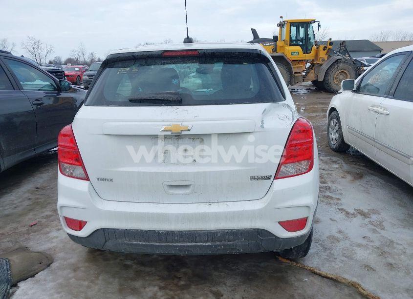 Photo 16 of 2019 Chevrolet Trax LS (VIN 3GNCJKSB2KL370576)
