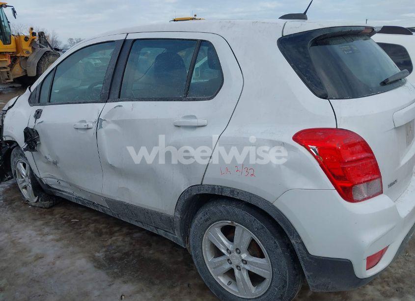 Photo 17 of 2019 Chevrolet Trax LS (VIN 3GNCJKSB2KL370576)