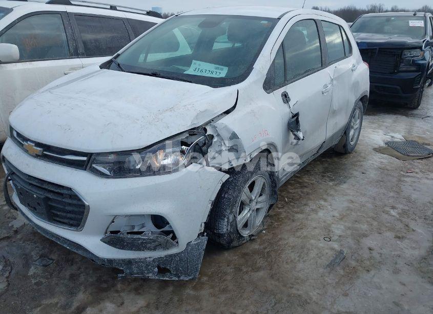 Photo 6 of 2019 Chevrolet Trax LS (VIN 3GNCJKSB2KL370576)