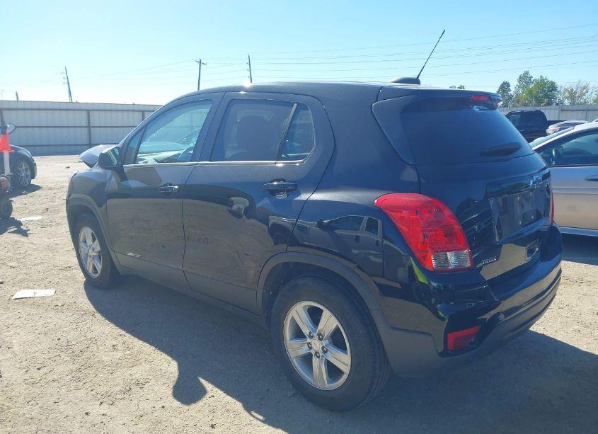 Photo 3 of 2019 Chevrolet Trax LS (VIN 3GNCJKSB2KL402278)