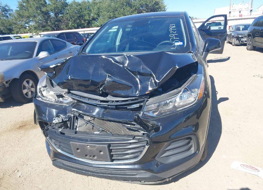 Photo 6 of 2019 Chevrolet Trax LS (VIN 3GNCJKSB2KL402278)