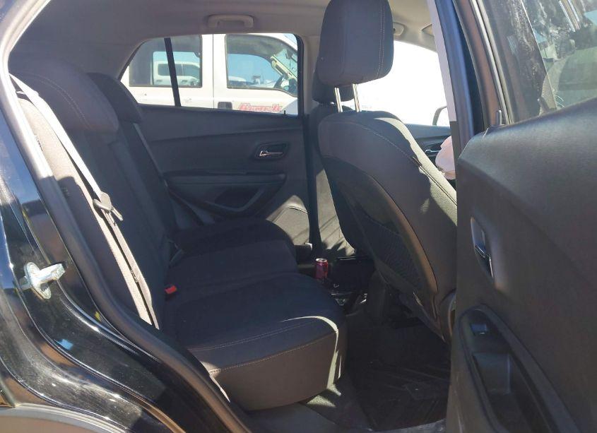 Photo 8 of 2019 Chevrolet Trax LS (VIN 3GNCJKSB2KL402278)