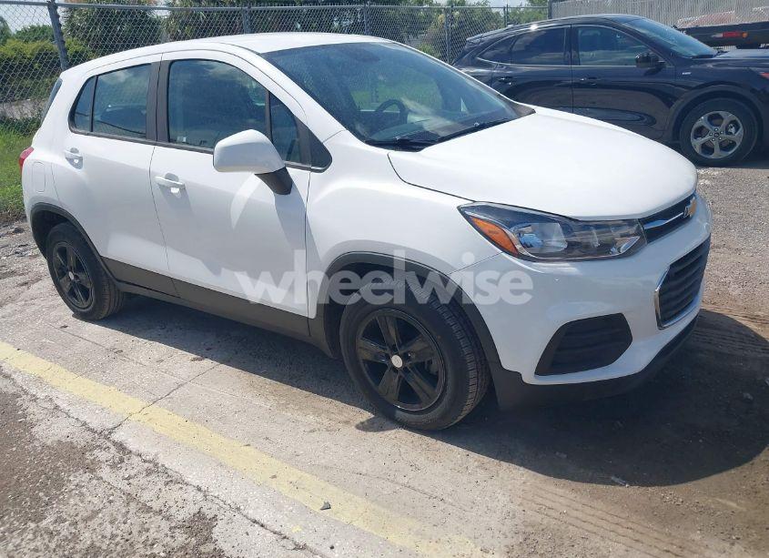 2020 Chevrolet Trax FWD LS (VIN 3GNCJKSB2LL126640) main photo