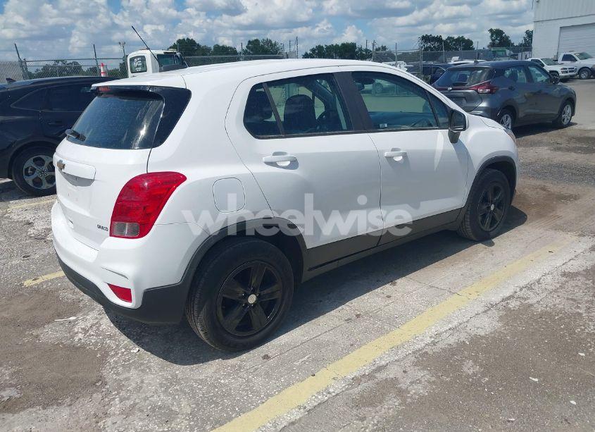 Photo 4 of 2020 Chevrolet Trax FWD LS (VIN 3GNCJKSB2LL126640)