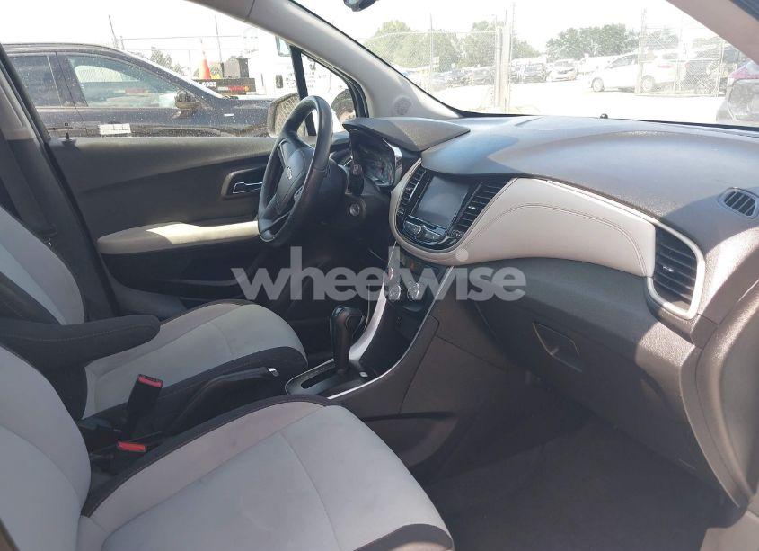 Photo 5 of 2020 Chevrolet Trax FWD LS (VIN 3GNCJKSB2LL126640)