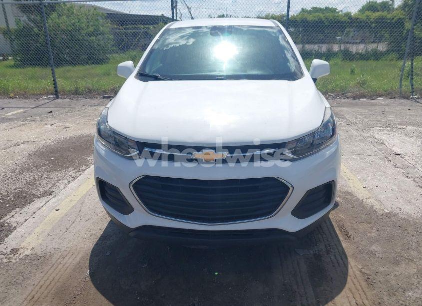 Photo 6 of 2020 Chevrolet Trax FWD LS (VIN 3GNCJKSB2LL126640)