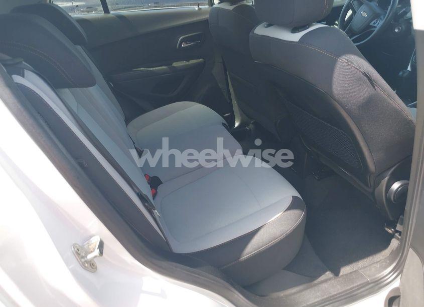 Photo 8 of 2020 Chevrolet Trax FWD LS (VIN 3GNCJKSB2LL126640)