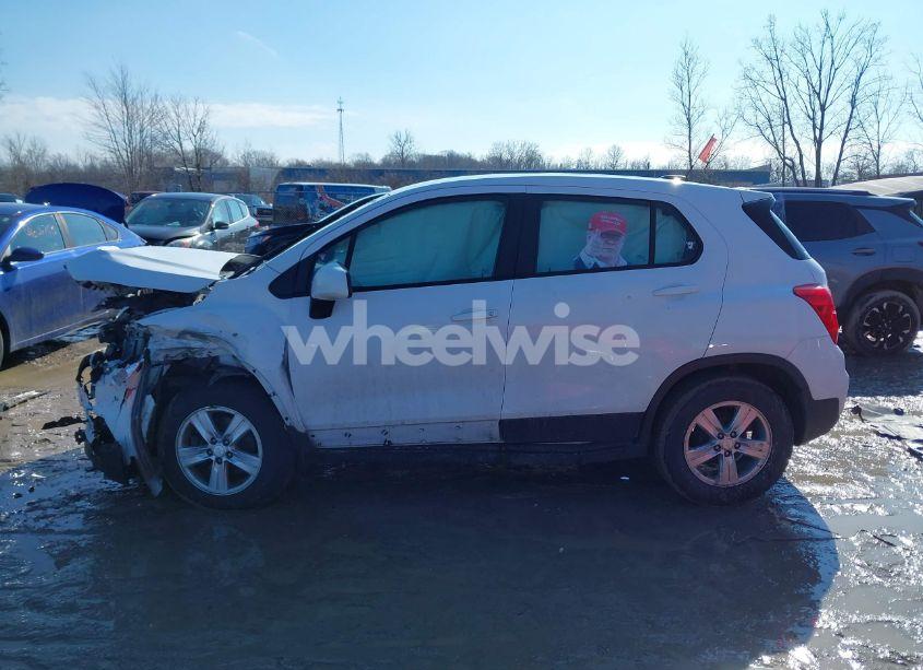 Photo 14 of 2020 Chevrolet Trax FWD LS (VIN 3GNCJKSB2LL132065)