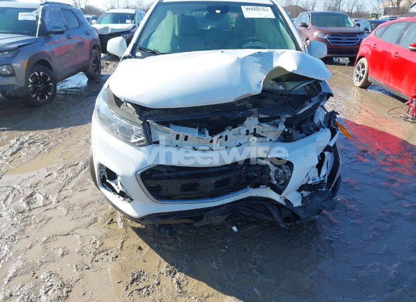 Photo 6 of 2020 Chevrolet Trax FWD LS (VIN 3GNCJKSB2LL132065)