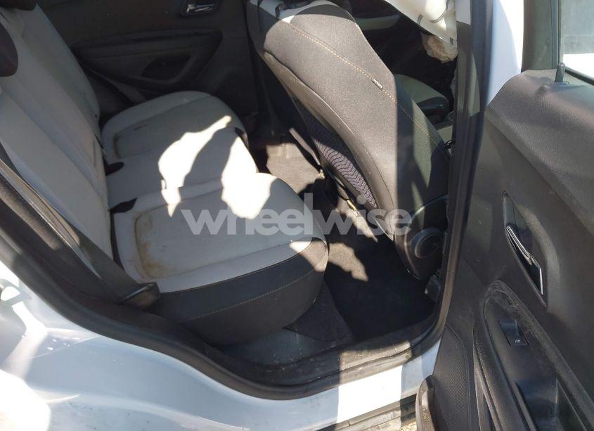 Photo 8 of 2020 Chevrolet Trax FWD LS (VIN 3GNCJKSB2LL132065)