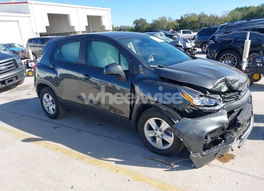 2020 Chevrolet Trax FWD LS (VIN 3GNCJKSB2LL140893) main photo