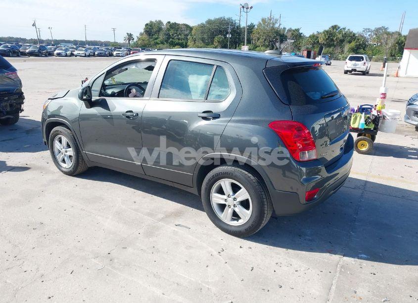 Photo 3 of 2020 Chevrolet Trax FWD LS (VIN 3GNCJKSB2LL140893)