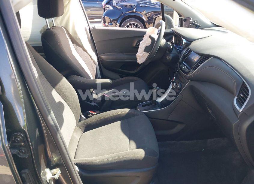 Photo 5 of 2020 Chevrolet Trax FWD LS (VIN 3GNCJKSB2LL140893)