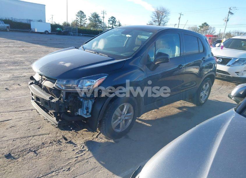 Photo 2 of 2020 Chevrolet Trax FWD LS (VIN 3GNCJKSB2LL179516)