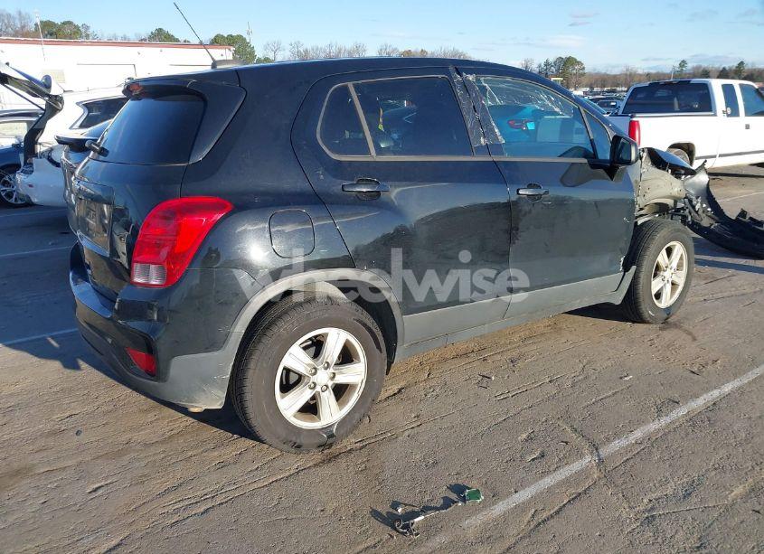 Photo 4 of 2020 Chevrolet Trax FWD LS (VIN 3GNCJKSB2LL179516)