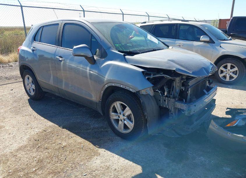 2020 Chevrolet Trax FWD LS (VIN 3GNCJKSB2LL267997) main photo