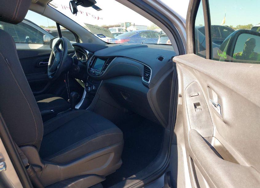 Photo 5 of 2020 Chevrolet Trax FWD LS (VIN 3GNCJKSB2LL267997)