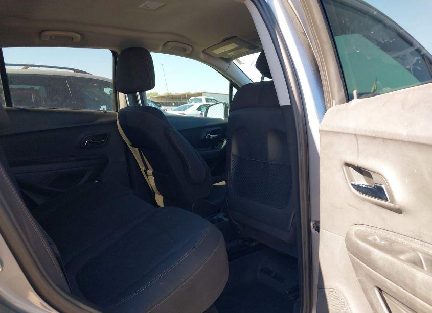 Photo 8 of 2020 Chevrolet Trax FWD LS (VIN 3GNCJKSB2LL267997)