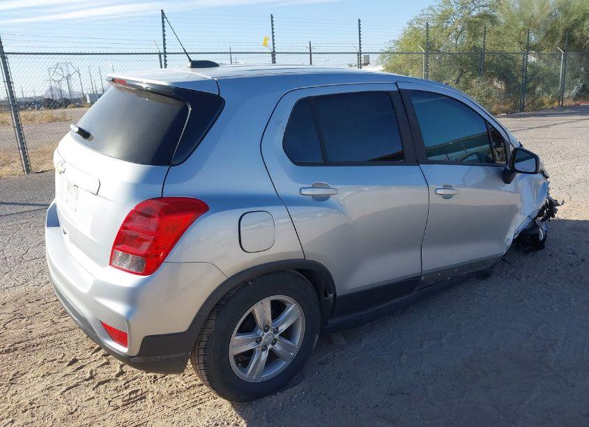 Photo 4 of 2020 Chevrolet Trax FWD LS (VIN 3GNCJKSB2LL319130)