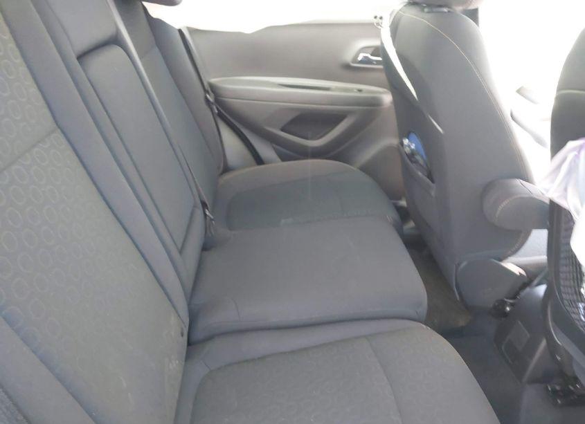 Photo 8 of 2020 Chevrolet Trax FWD LS (VIN 3GNCJKSB2LL319130)