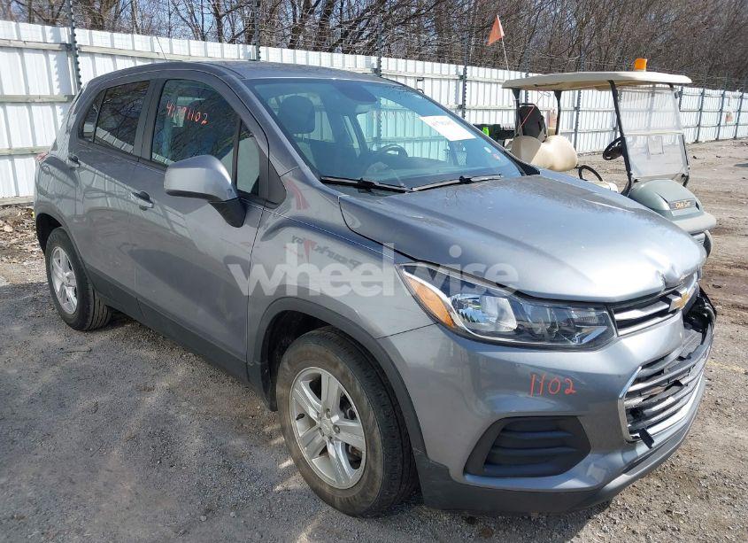 2020 Chevrolet Trax FWD LS (VIN 3GNCJKSB2LL323579) main photo