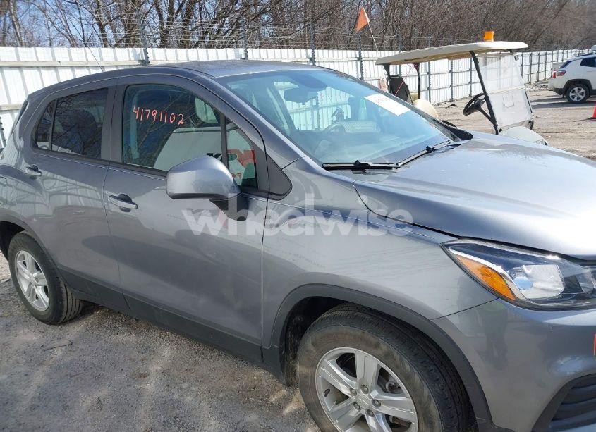 Photo 13 of 2020 Chevrolet Trax FWD LS (VIN 3GNCJKSB2LL323579)