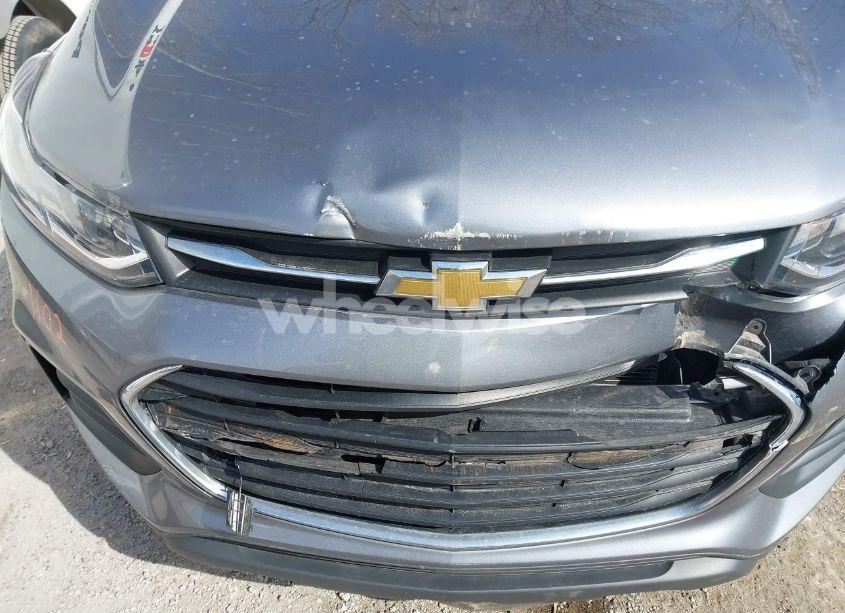 Photo 6 of 2020 Chevrolet Trax FWD LS (VIN 3GNCJKSB2LL323579)