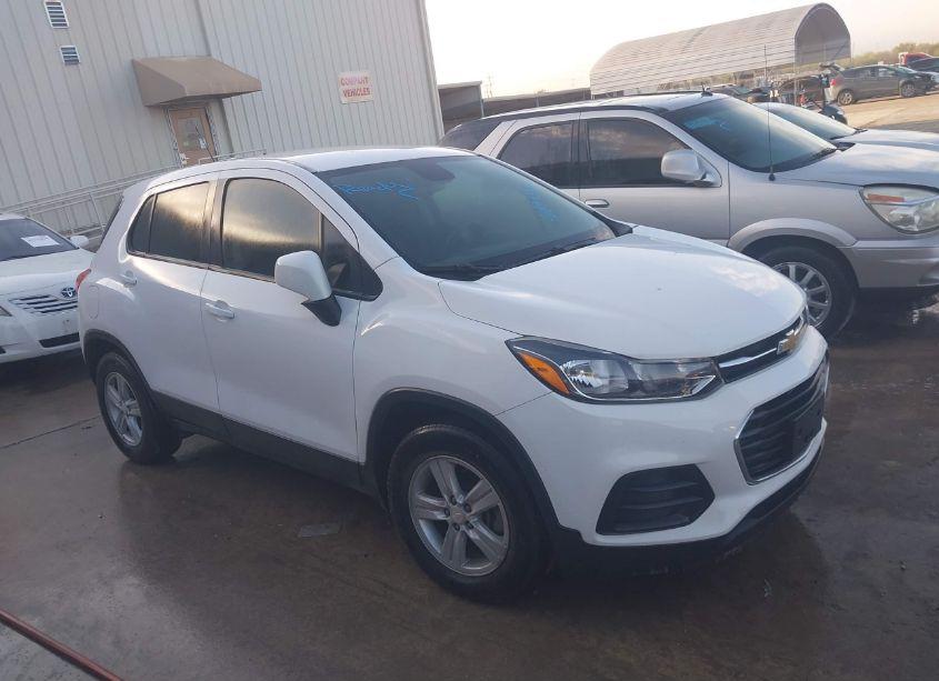 2020 Chevrolet Trax FWD LS (VIN 3GNCJKSB2LL331116) main photo